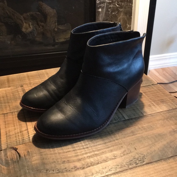 Toms Shoes - Size 7.5 Toms Leather Booties
